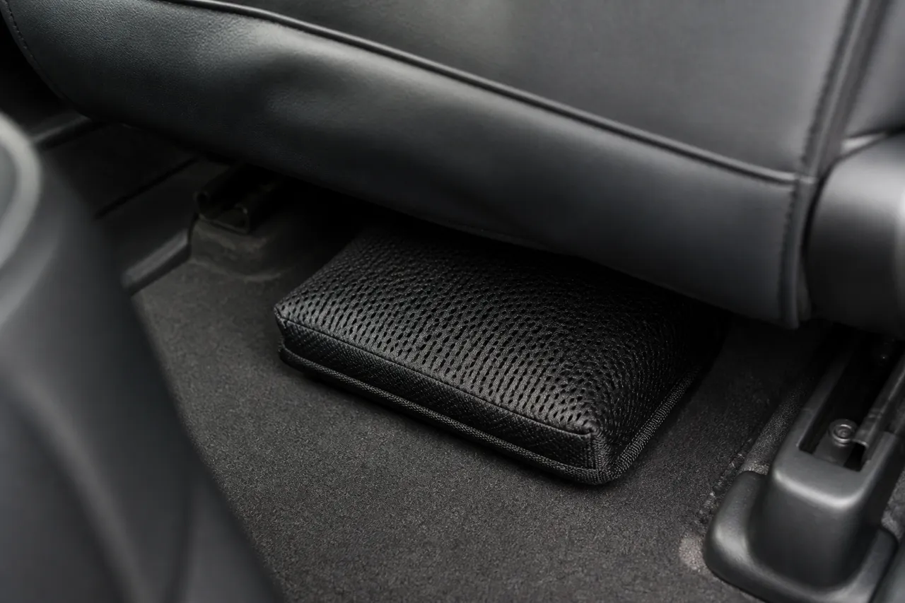 Charbon actif pour enlever une odeur dans la voiture