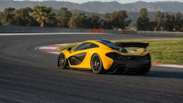 McLaren P1 : hypercar hybride sur circuit