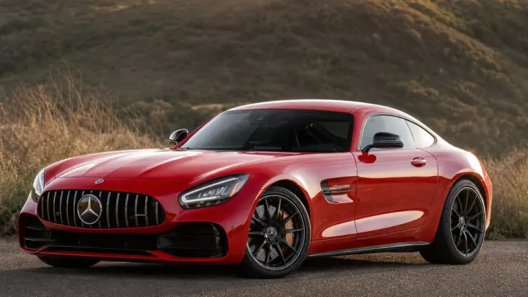 Mercedes-AMG GT coupé rouge, modèle phare de la gamme